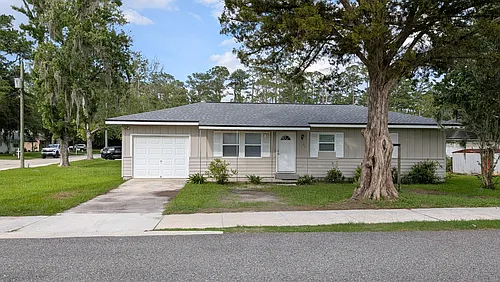 102 Highland Ave N Photo 1