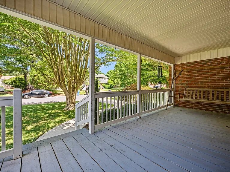 724 Yorkshire Dr — Photo 20