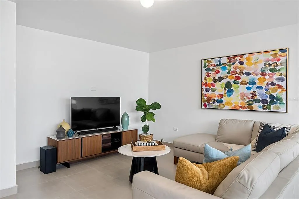 3 bed, 2.5 bath, 1864 sqft, $6,500 — Photo 3