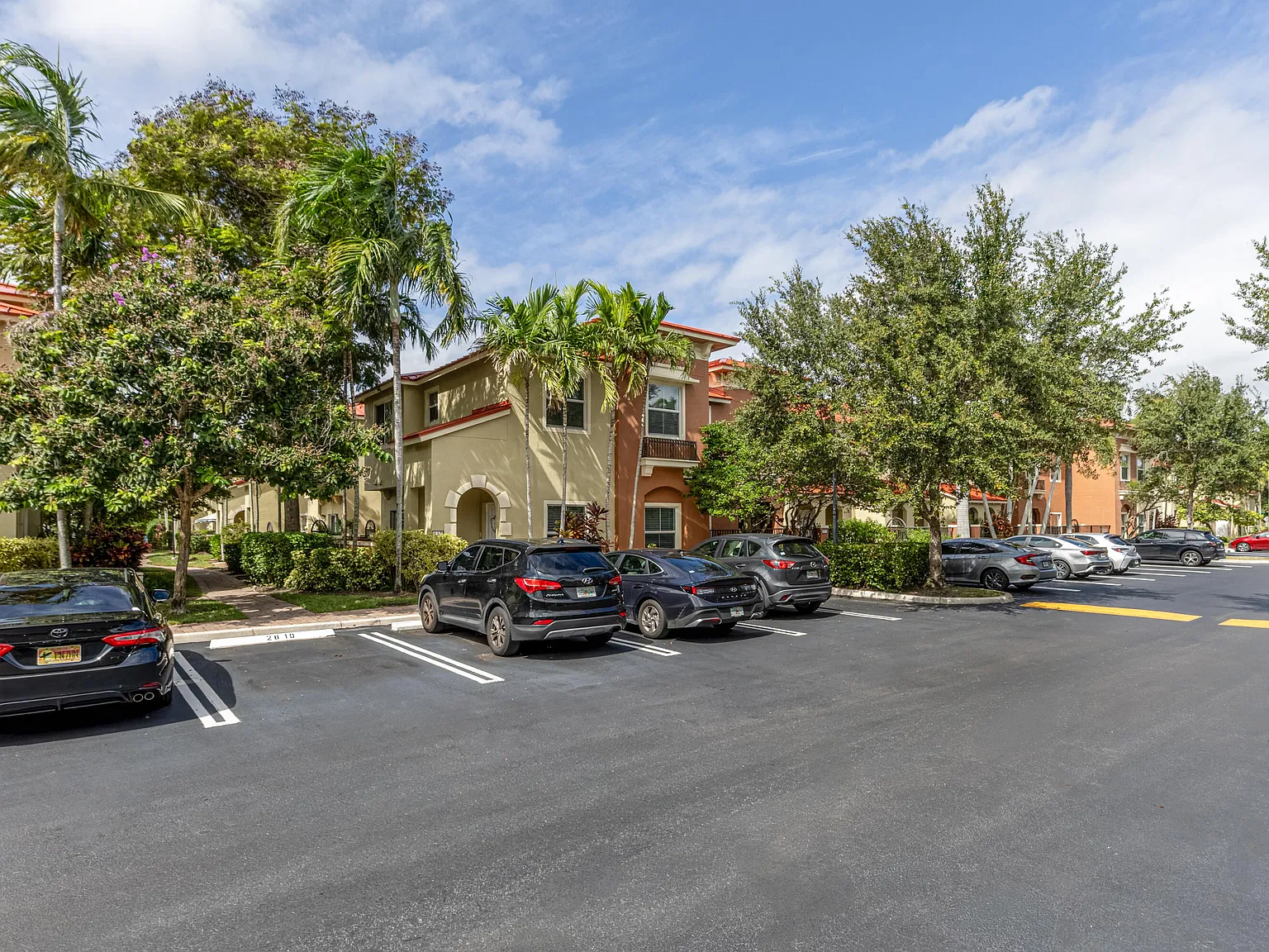 3 bed, 2.5 bath, 1402 sqft, $2,800 — Photo 4