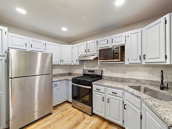 4th image of 3242 Roesner Dr