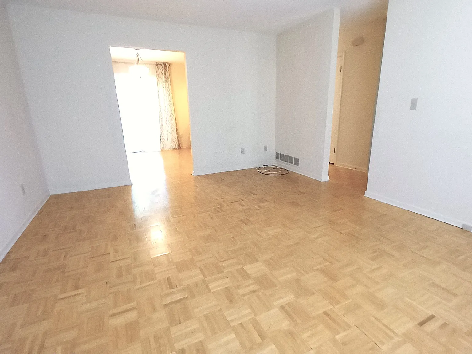 2 bed, 1.5 bath, 1200 sqft, $2,100 — Photo 4