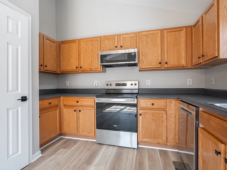 441 Battersea Ln — Photo 6
