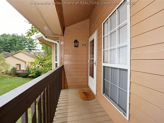 3rd image of 310 Oakbridge Dr