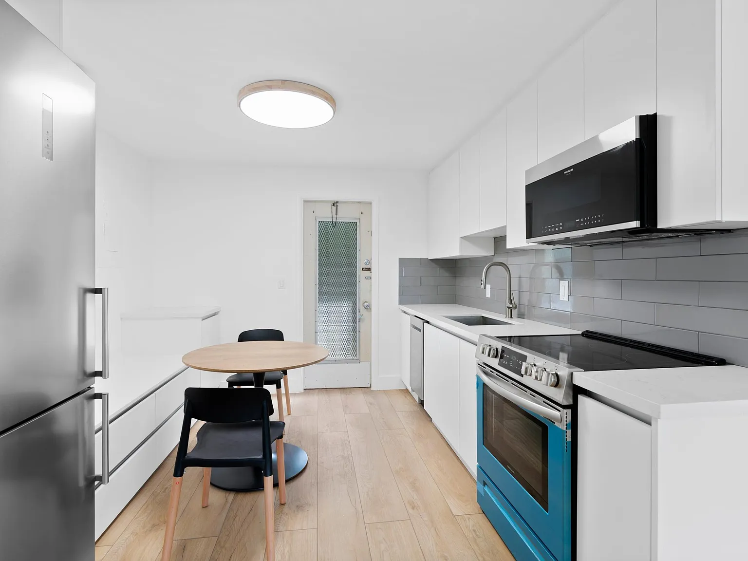 2 bed, 1.0 bath, 700 sqft, $2,450 — Photo 4