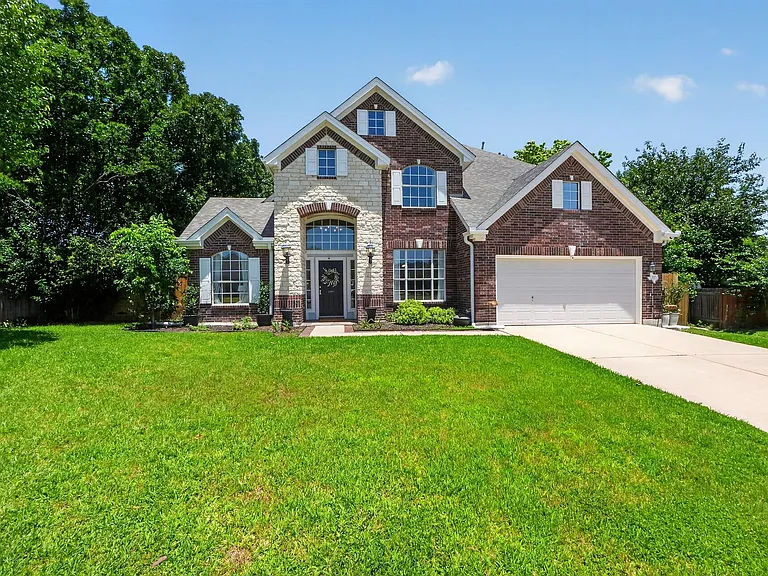 300 N Carriage Hills Dr — Photo 1