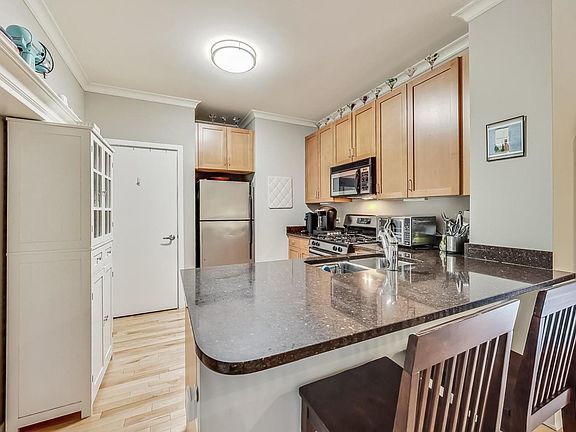 5th image of 1155 W Roosevelt Rd Unit 304