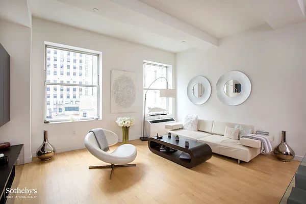 Sold by Sotheby's International Realty | media 32