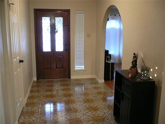 3rd image of 1724 Schumac Ln