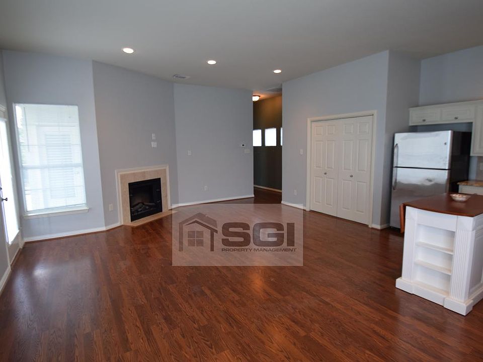 1st image of 1822 N Fitzhugh Ave Suite 10