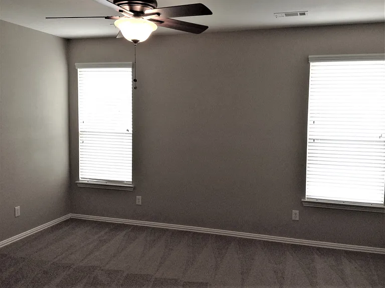 554 Kerry St — Photo 11