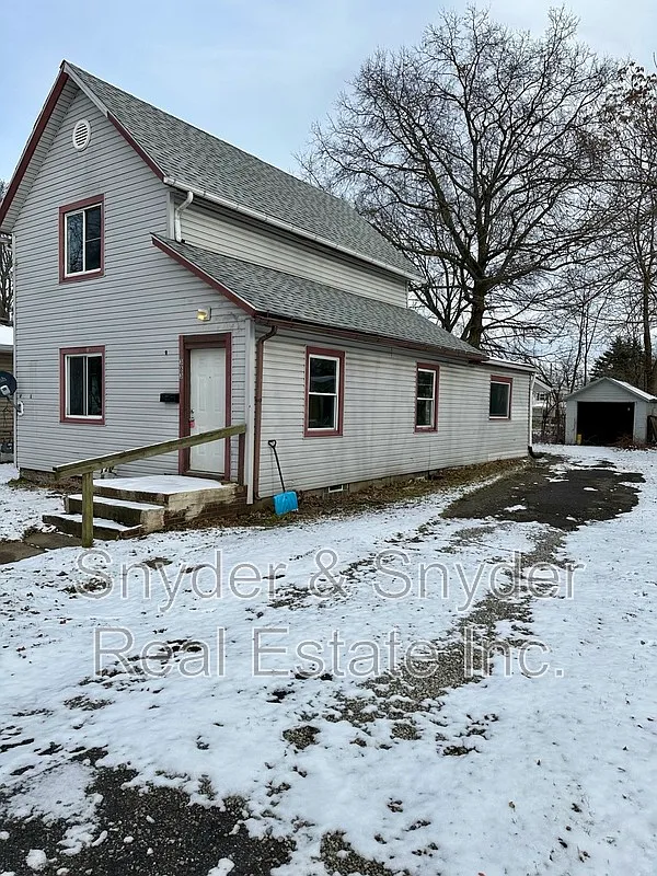 Building Photo - 383 Black St