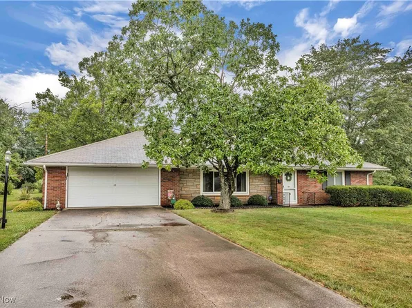 12 Waterfall Dr, Grafton, OH 44044