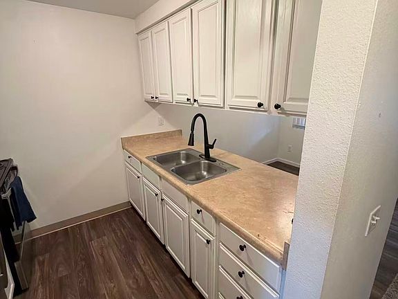 5th image of 700 W Maple St APT B4