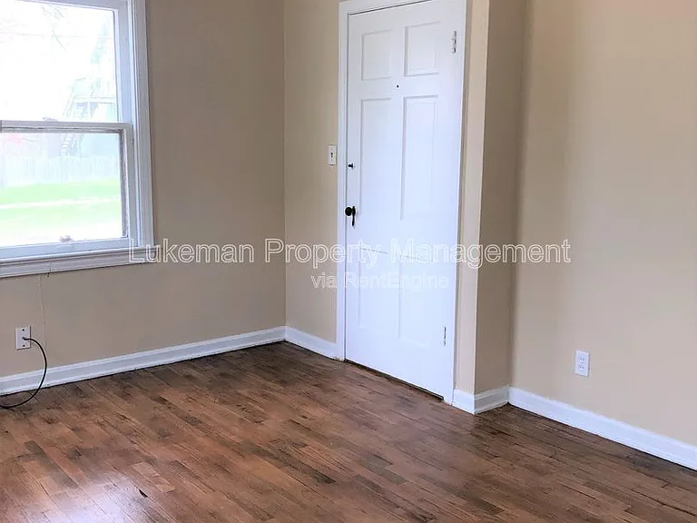 1410 Oak St #1 — Photo 7