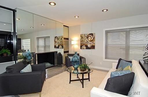 5th image of 540 W Aldine Ave APT D