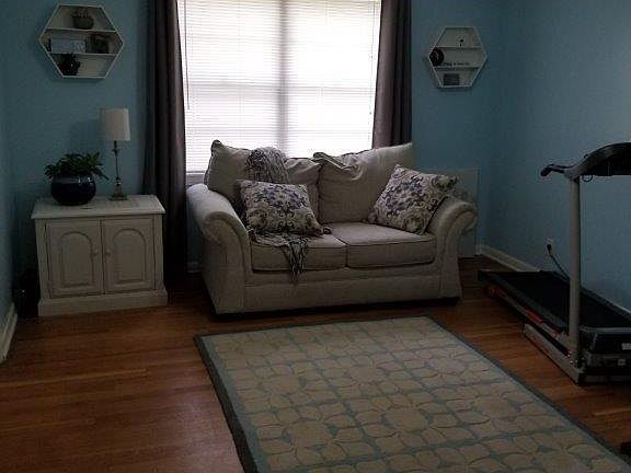 4th image of 922 N Dyer Cir
