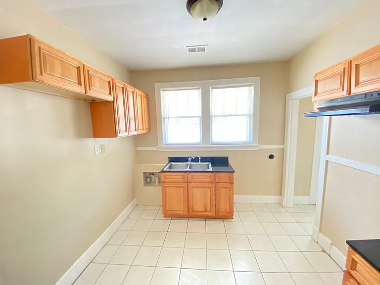 746 Maury St — Photo 2