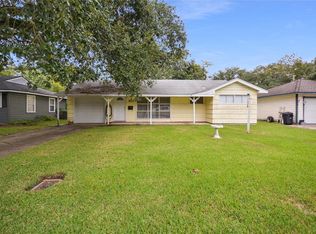 307 Redwood St, Lake Jackson, TX 77566