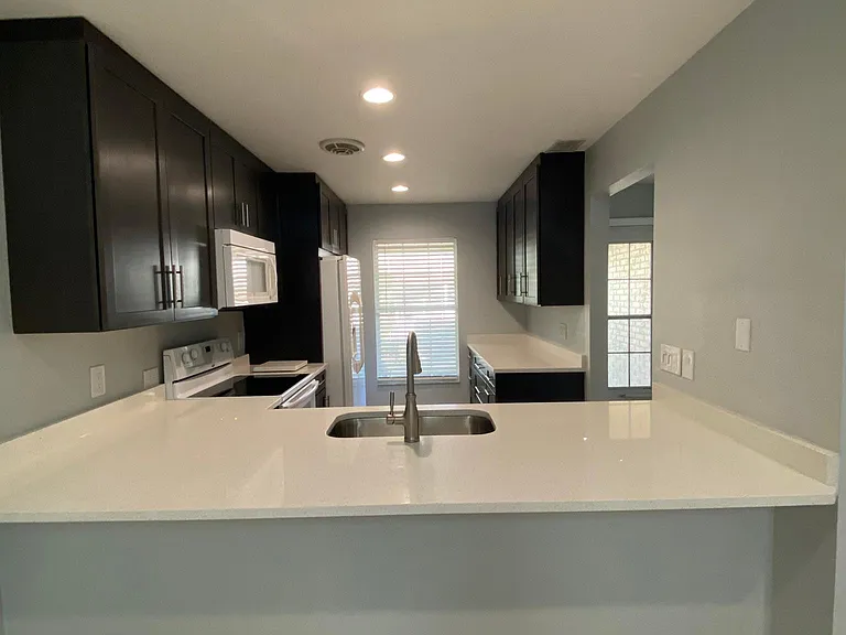 384 Estero Ct — Photo 4