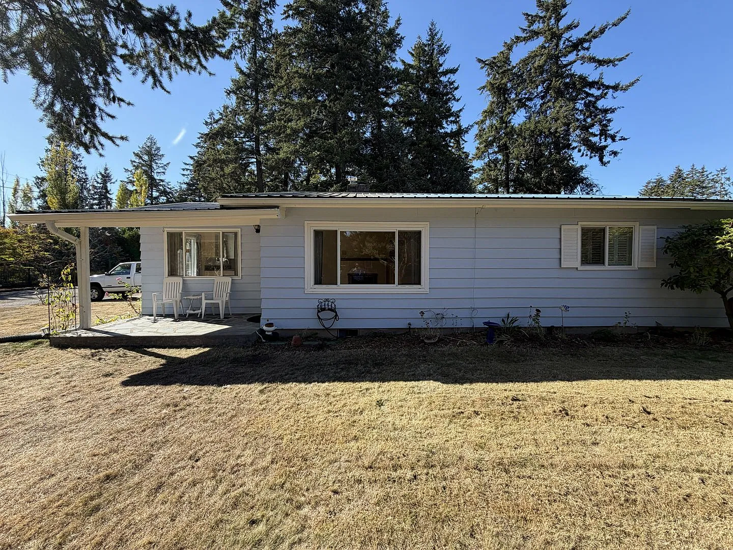 Spacious Southwest Portland 2 Bedroom Home with Hardwood Floors, Decorative Fireplace, Attached 2... — Photo 2