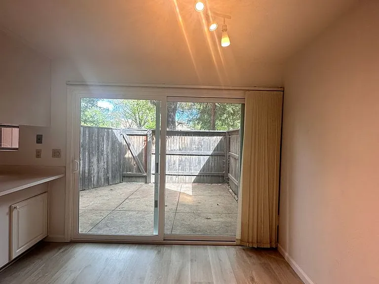 2084 Alta Loma St — Photo 10