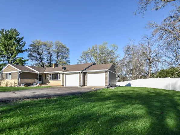 1306 Hillcrest Dr NE, Fridley, MN 55432