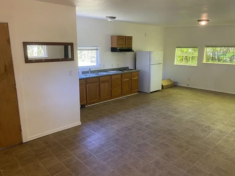 1322 S Montesano St — Photo 5