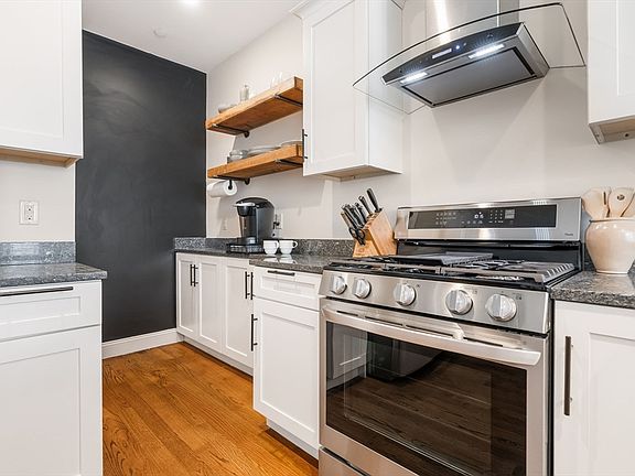 5th image of 115 Pleasant St #2
