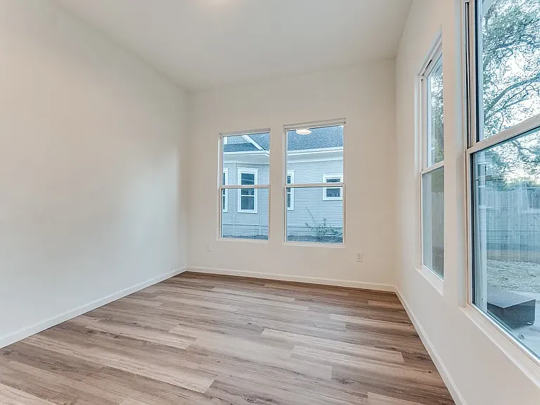 323 S Montclair Ave #1 — Photo 15