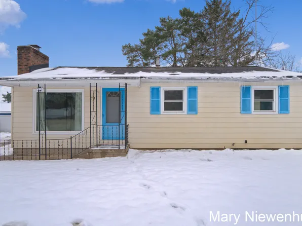 174 Brandywyne Dr NW, Comstock Park, MI 49321