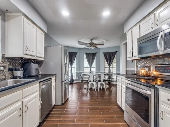 510 N 2nd St, Krum, TX 76249