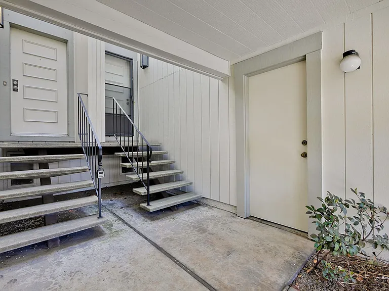 10995 Northseal Sq — Photo 8