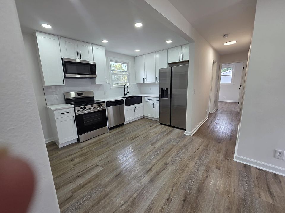 1st image of 221 Sunset Blvd
