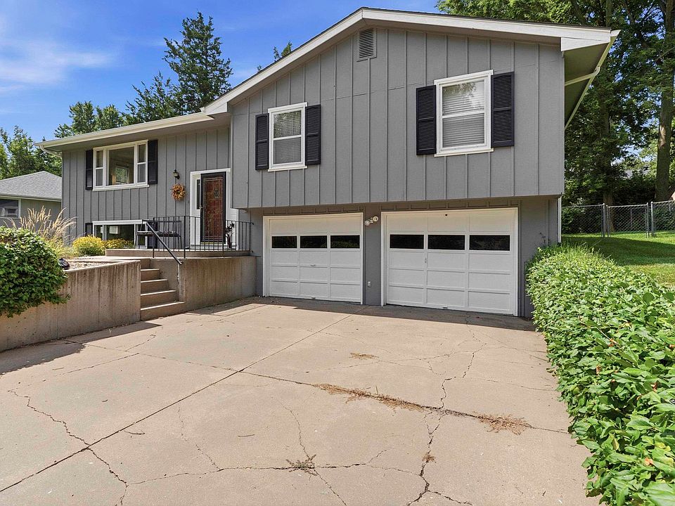 1st image of 3015 Tamarak Dr