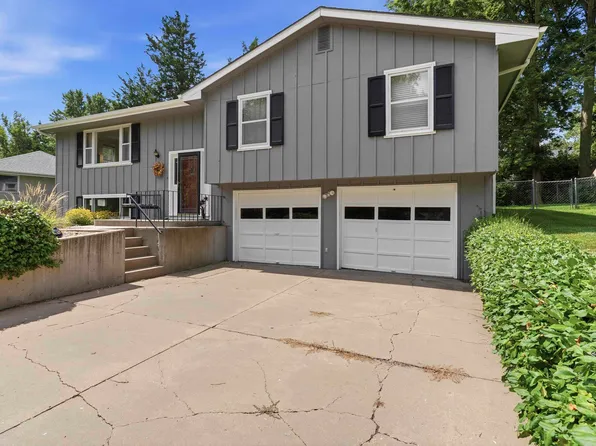3015 Tamarak Dr, Manhattan, KS 66503