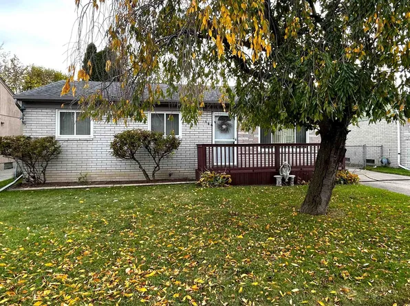 23910 Trombley St, Clinton Township, MI 48035