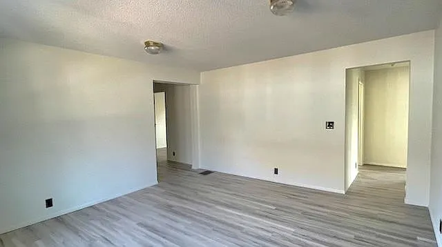 3 bed, 1.5 bath, 1390 sqft, $1,050 — Photo 2