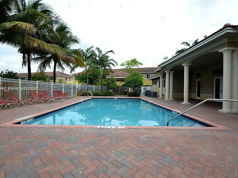 6055 SW 19th Ct #6055 — Photo 19