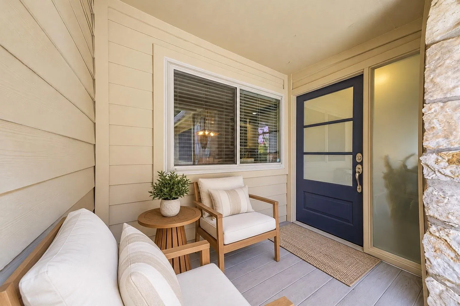 3 bed, 2.5 bath, 1904 sqft, $3,270 — Photo 2