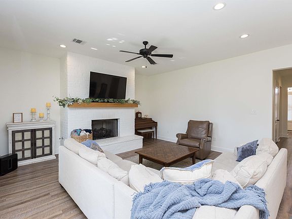 4th image of 10045 Clarks Ferry