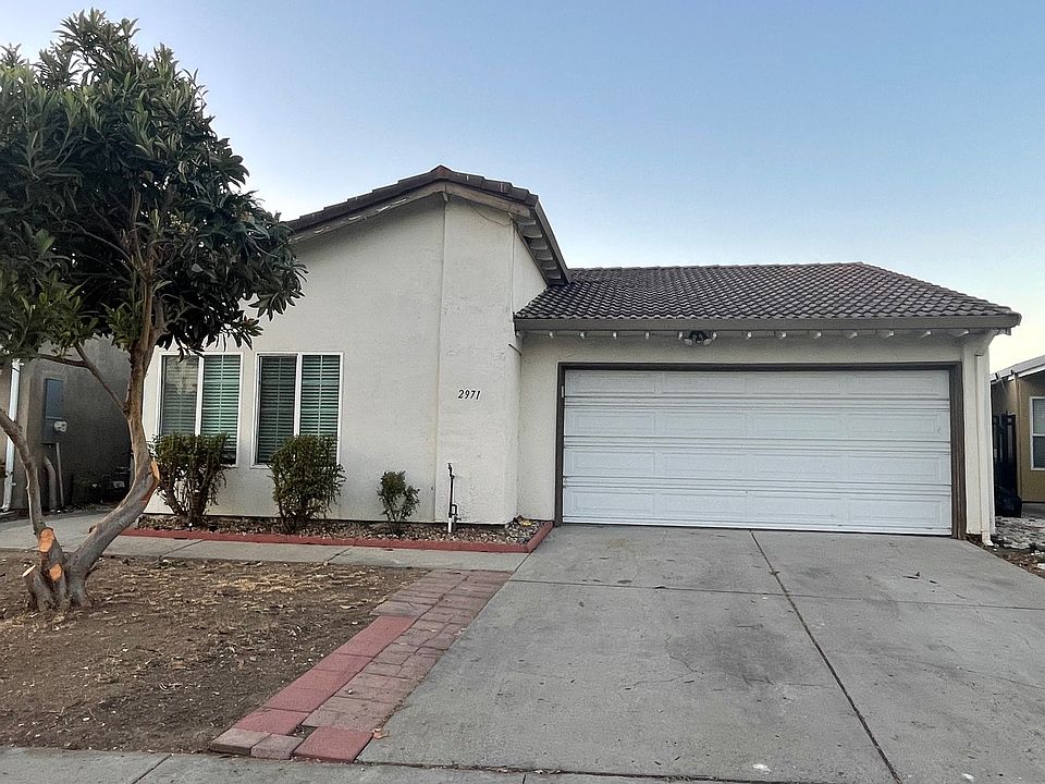 1st image of 2971 Crater Ln