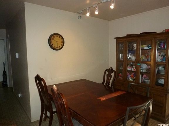5th image of 1712 Deerwood St