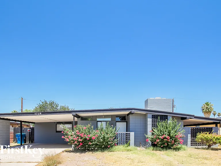 3718 W Townley Ave — Photo 1