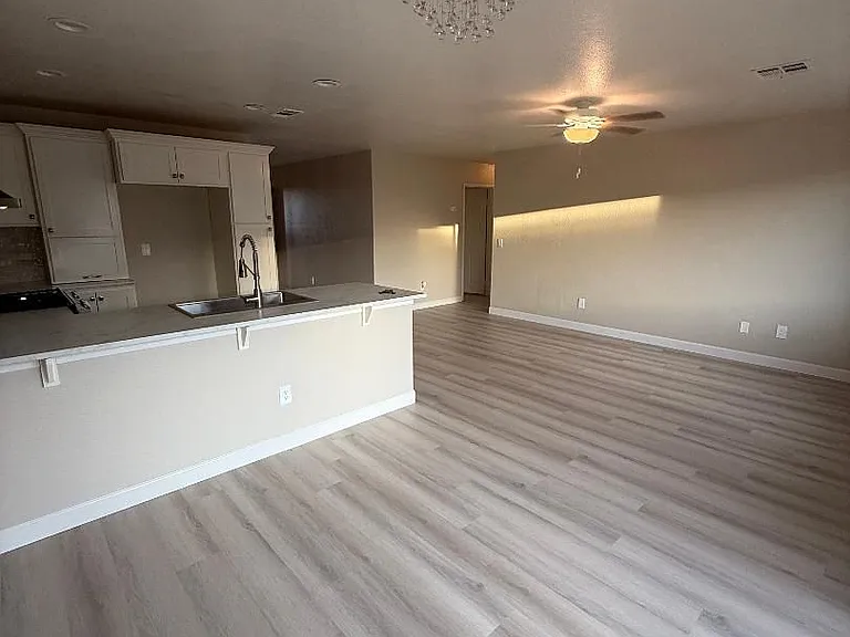 701 E Rivera Ave — Photo 4