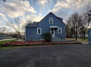 335 Manor Pl, Aurora, IL 60506