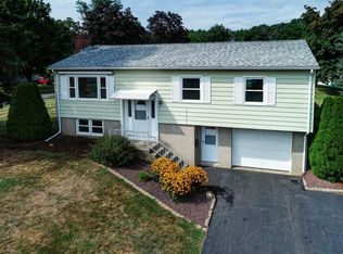 15 Autumn St, Holyoke, MA 01040