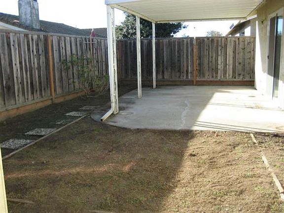 3rd image of 471 Vivienne Dr