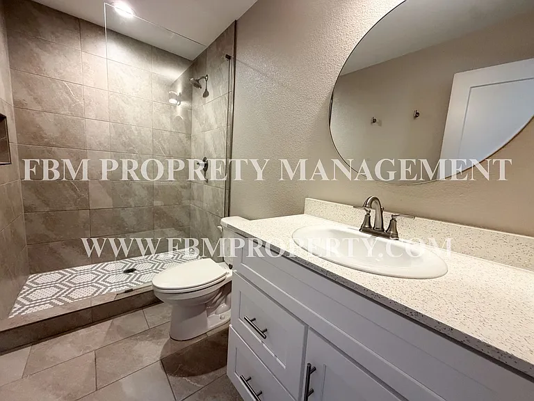 1203 N Clay St #521 — Photo 14