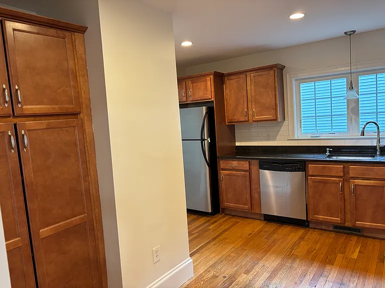 255 Brown St #1 — Photo 2